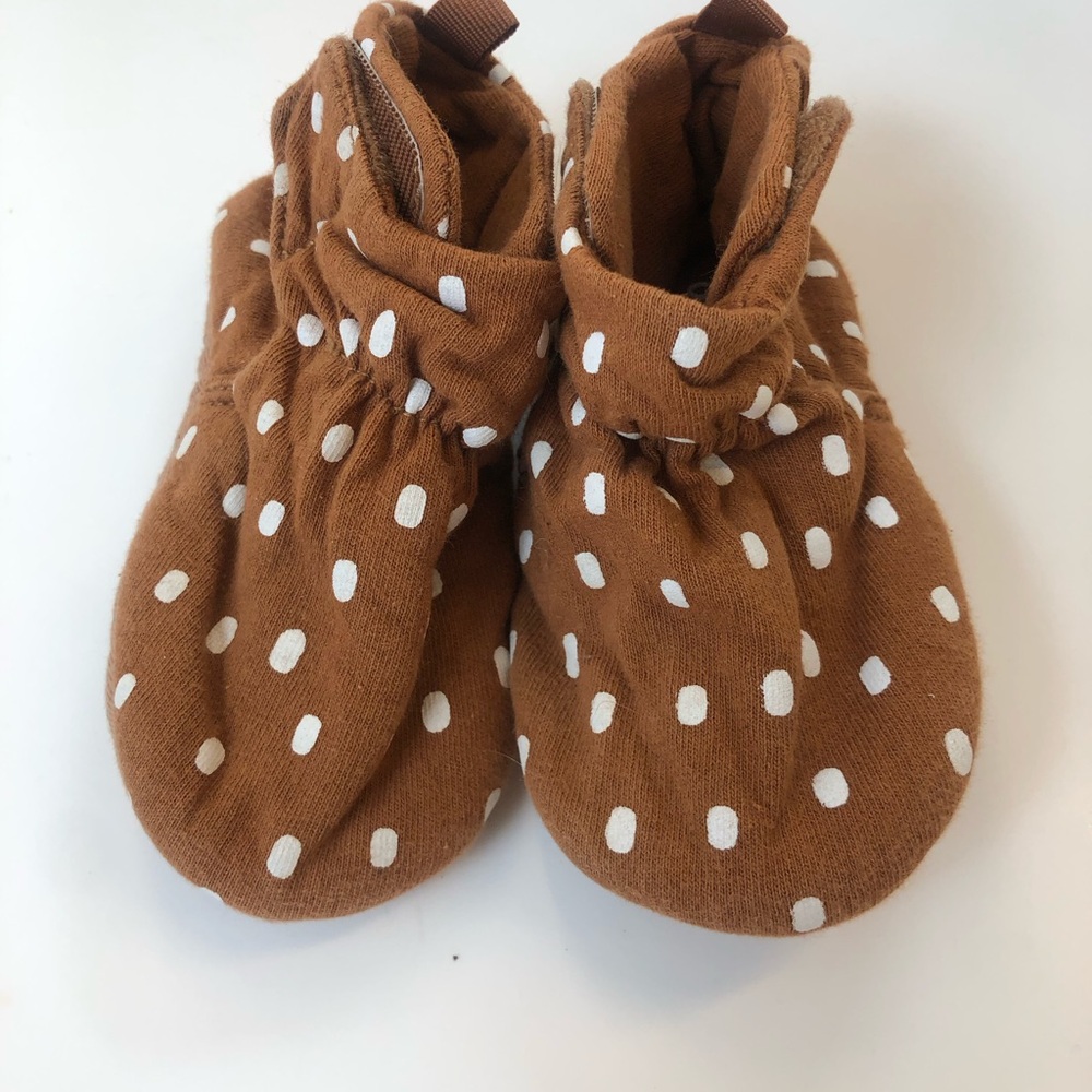 Polka dot Unisex booties 12-18M